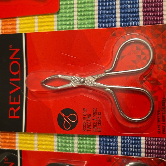 REVLON BRAND MAKEUP TOOLS BUNDLE OF 5 ITEMS - Picture 6 of 7